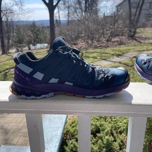 Salomon Women’s Trail Runner Like New: Size 12 Women/10 Men/44 Euro